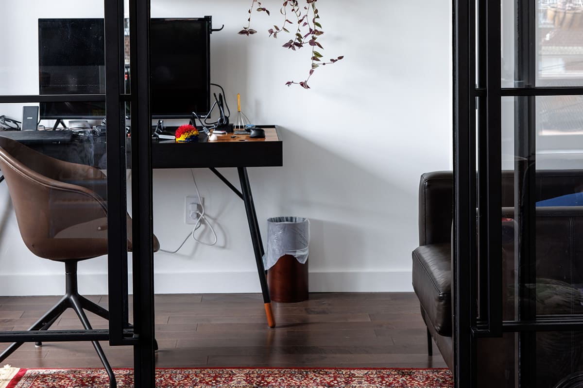 EasyStore Separate Your Workspace from Personal Space