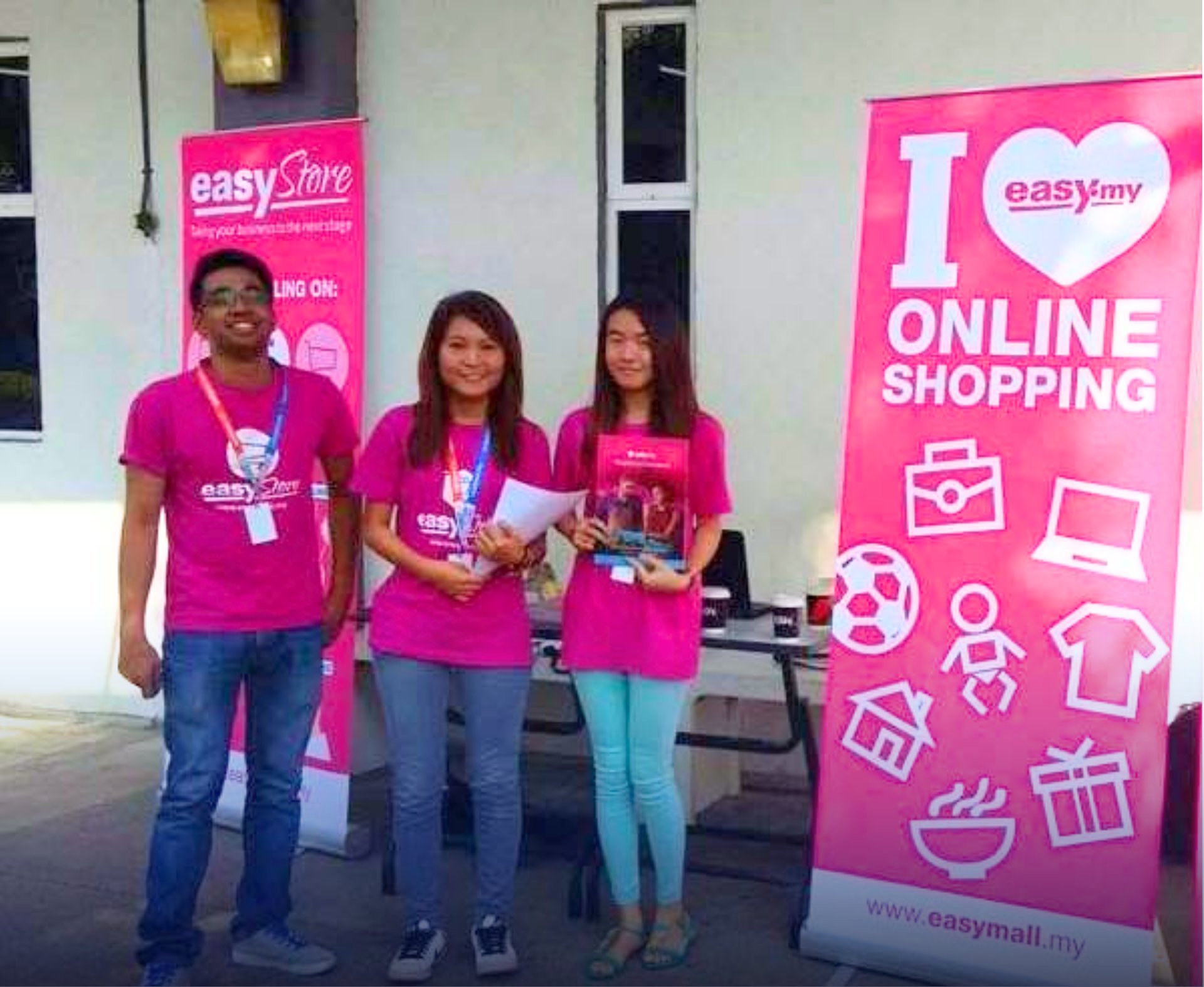 The EasyStore team at a local bazaar in 2015 | EasyStore